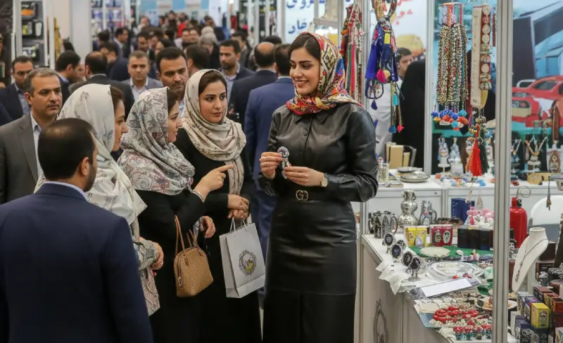 فروش به سبک کتیبه ناجی؛ چگونه بدون حراج کردن، سودآوری کسبوکارمان را حفظ کنیم؟ 3 ۳. پرسنال برندینگ مدیر؛ لنگر اعتماد در طوفان قیمتها